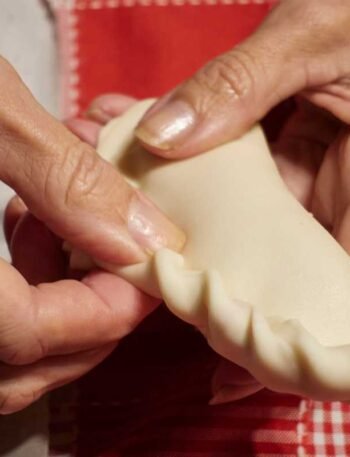 como fazer massa de pastel caseiro