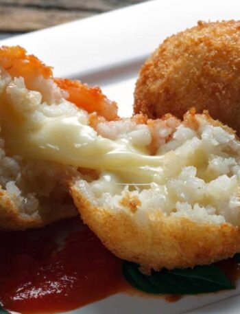 Bolinho de Arroz com Queijo