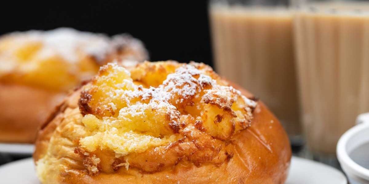 Pão Doce Recheado com Creme e Coco