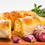 Pão de Alho Recheado para Churrasco: O Acompanhamento Que Vai Roubar a Cena