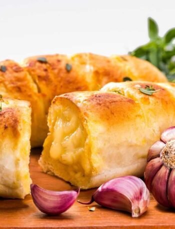Pão de Alho Recheado para Churrasco: O Acompanhamento Que Vai Roubar a Cena
