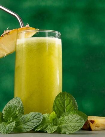 Suco Natural de Abacaxi com Hortelã