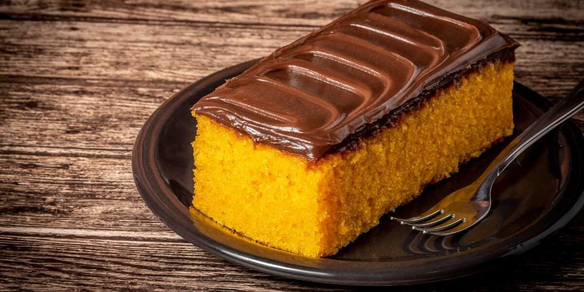 Bolo Fit de Cenoura com Cobertura