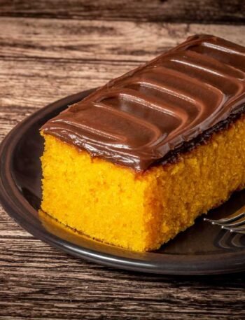 Bolo Fit de Cenoura com Cobertura