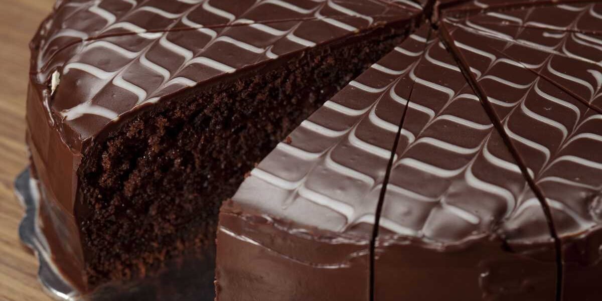 Bolo de Chocolate com Recheio Cremoso