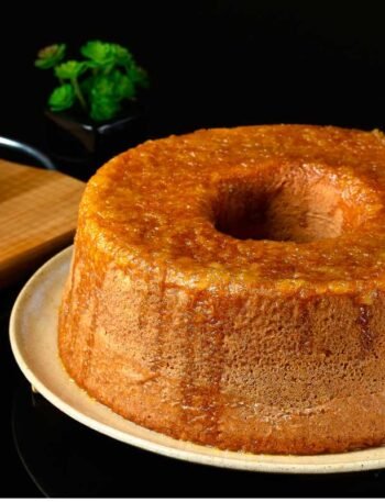 Bolo de Laranja com o Suco da Fruta