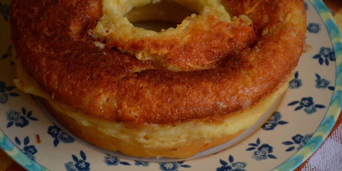 Bolo de fubá com queijo