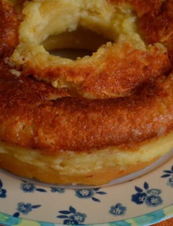 Bolo de fubá com queijo