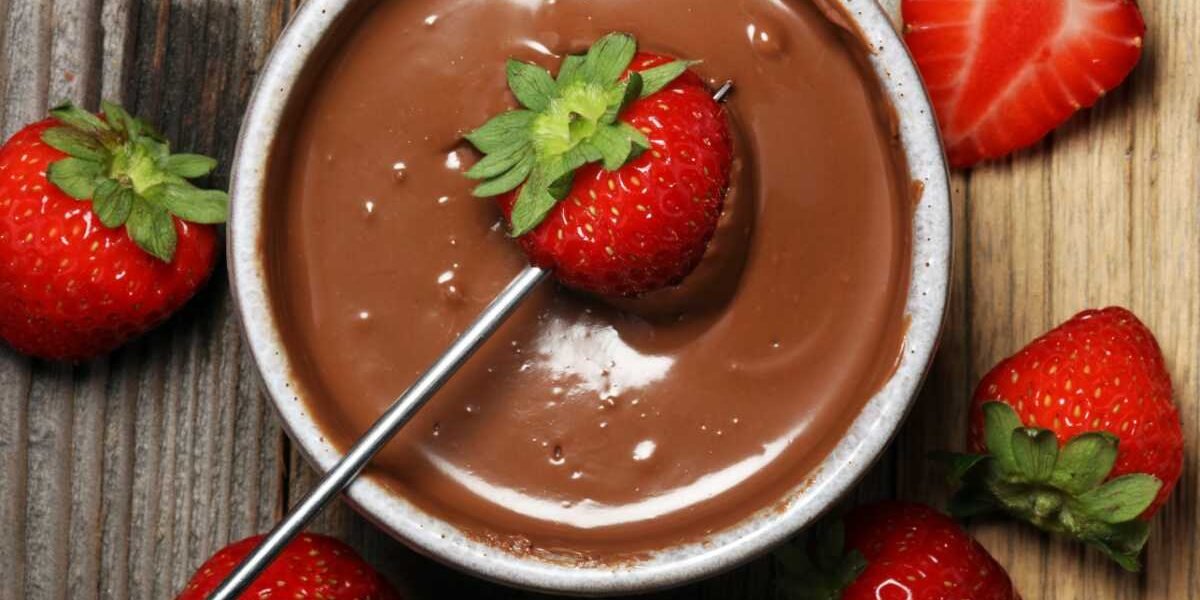 Como fazer morango com cobertura de chocolate