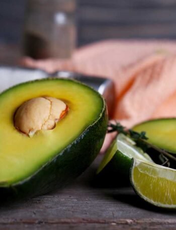 Por que misturar limão no abacate