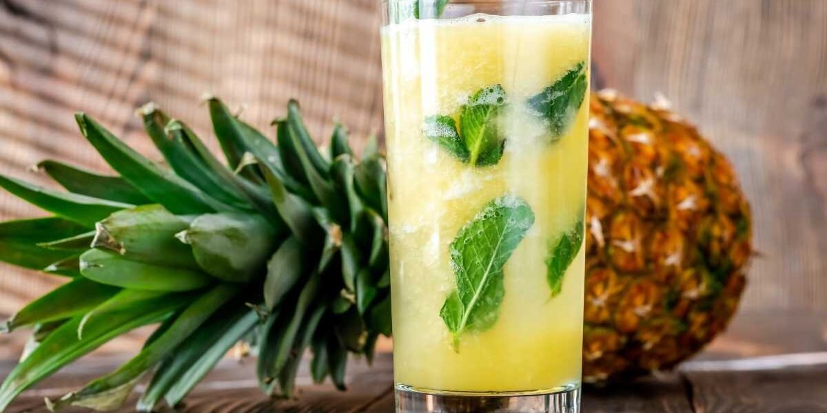 Suco de abacaxi com hortelã