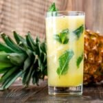 Suco de abacaxi com hortelã