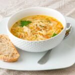 Sopa de Frango da Vovó: A Receita que Cura Qualquer Tristeza