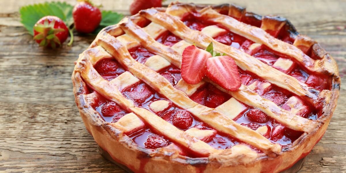 receita de torta com morango​