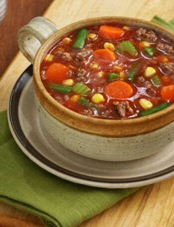 Como fazer sopa de legumes e carne seca