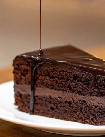 O Bolo de Chocolate com Gotas Mais Viciante que Você Já Comeu